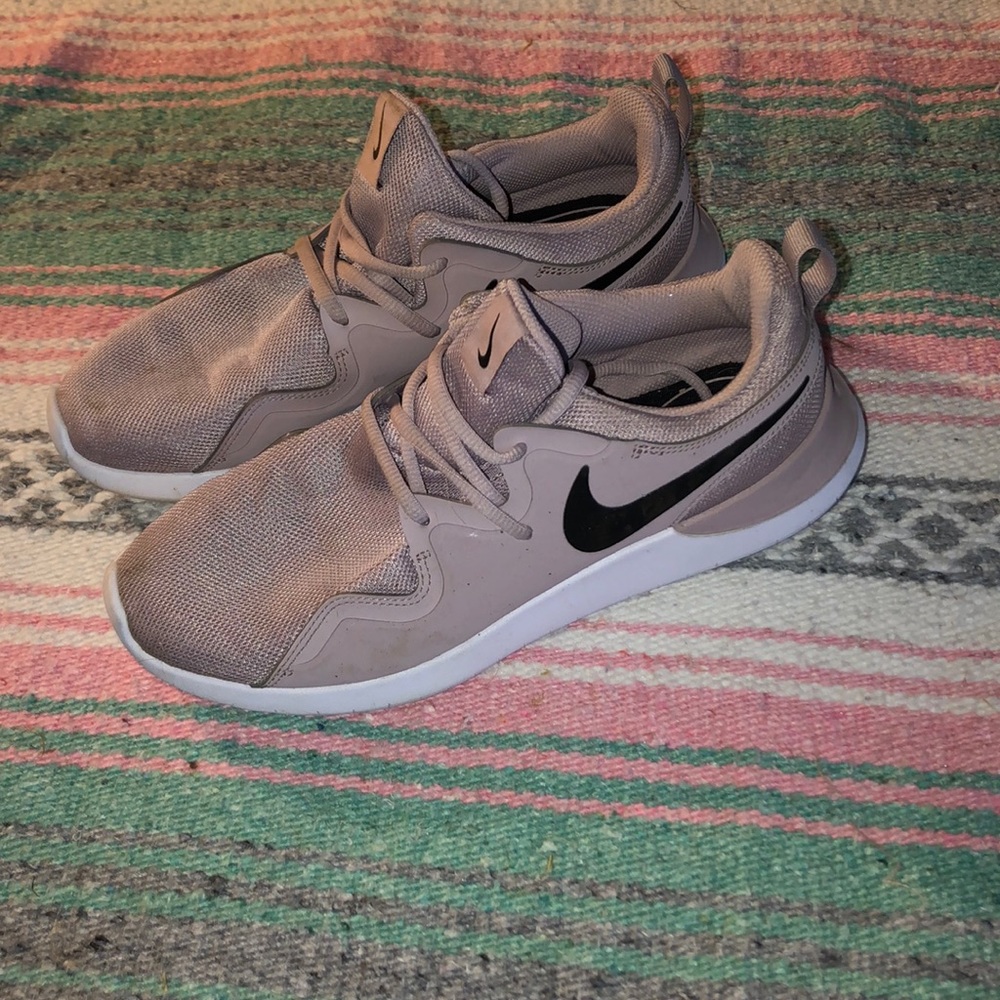 🌸Brand new Pink Nike shoes🌸